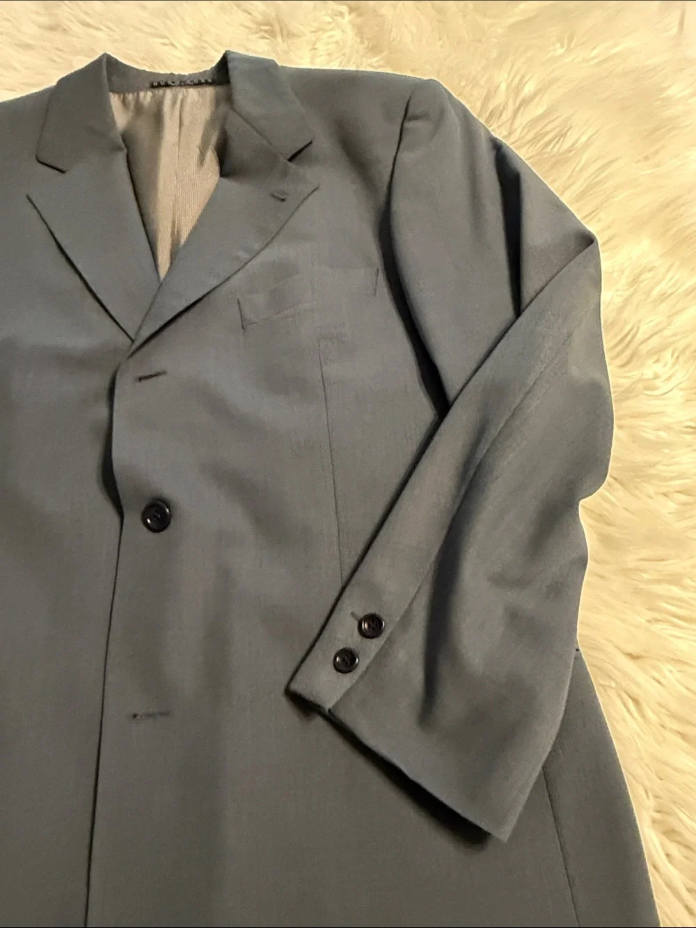 Hugo Boss Men's Slate Gray Two-Button Blazer size 42 length 32” pit to pit 42